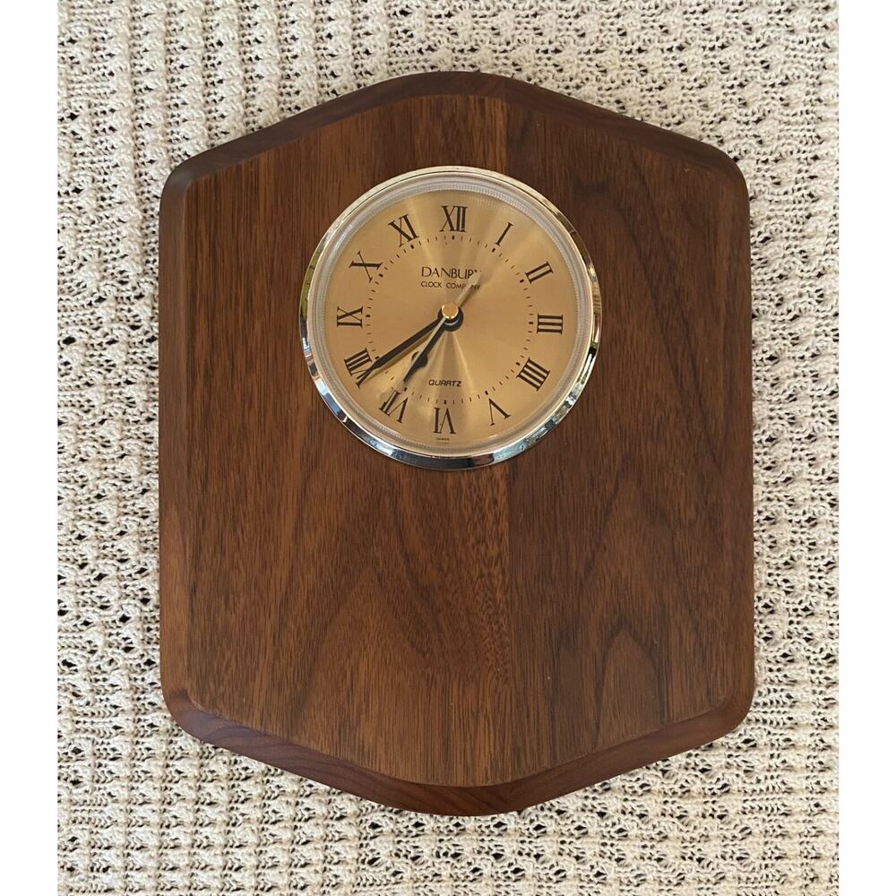 Vintage Danbury Clock Company Wall Decor Plaque Quartz Clock 10” Working